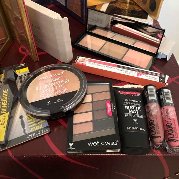 HUGE Makeup Bundle - Picture 2 of 5